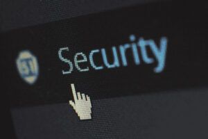 Qué son y cómo protegerte de los delitos telemáticos